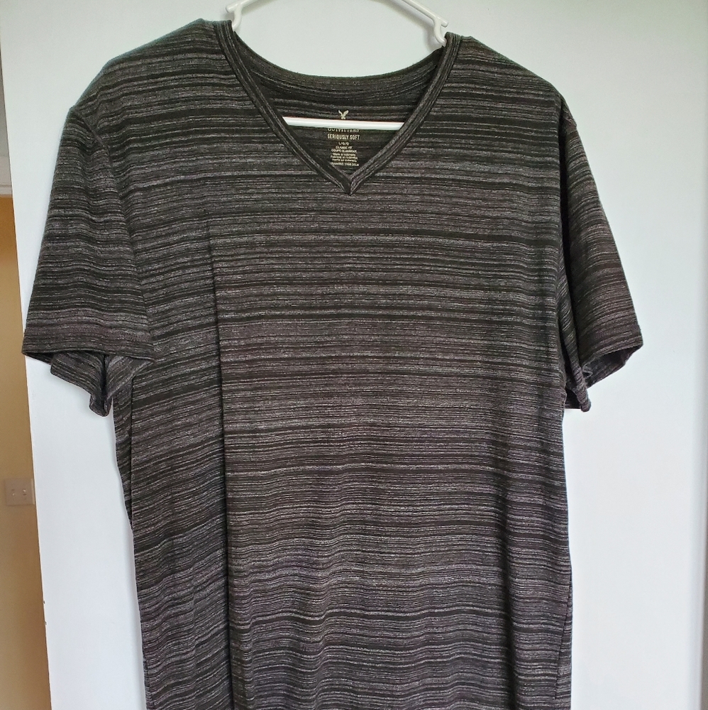 American Eagle V-Neck T-shirt